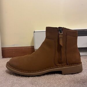 UGG Women’s Rea Chestnut Ankle Boots